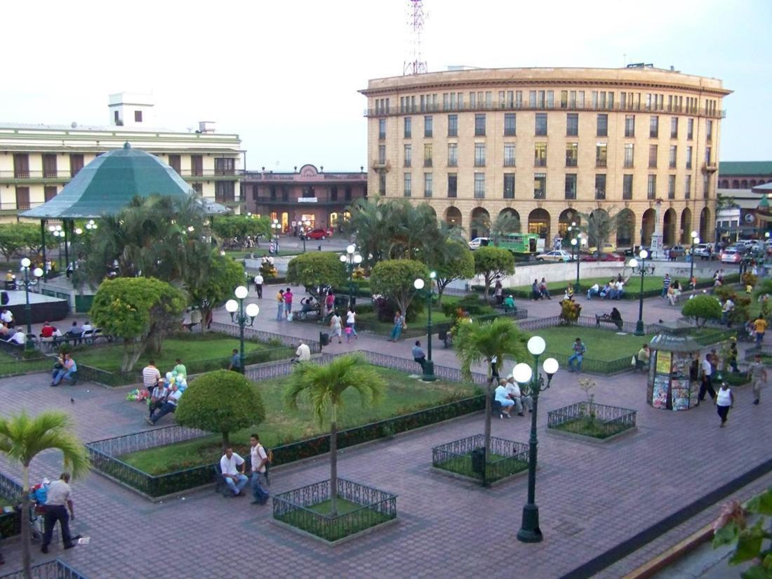 Laguna Hotel Tampico Bagian luar foto
